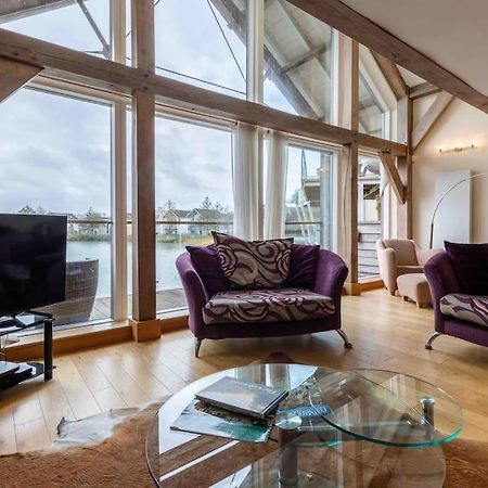 Otters Holt Villa Somerford Keynes Eksteriør bilde