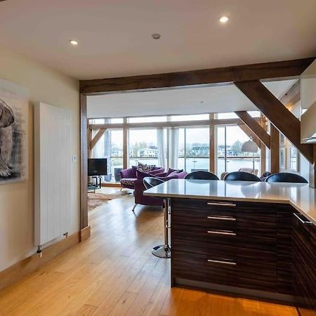 Otters Holt Villa Somerford Keynes Eksteriør bilde
