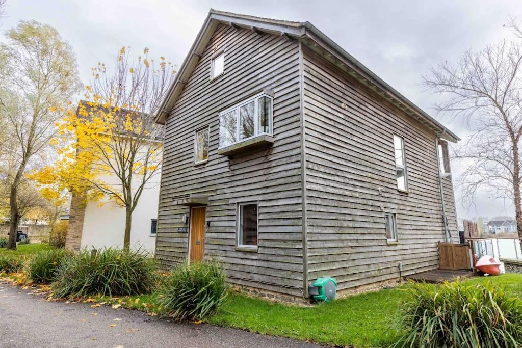 Otters Holt Villa Somerford Keynes Eksteriør bilde