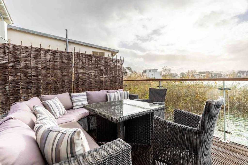 Otters Holt Villa Somerford Keynes Eksteriør bilde