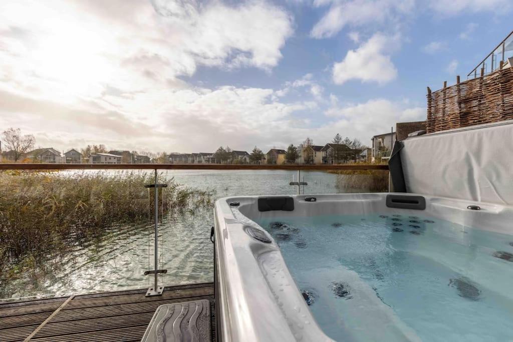 Otters Holt Villa Somerford Keynes Eksteriør bilde